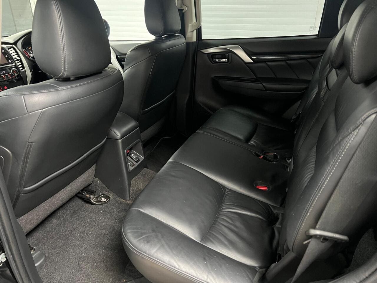 2020 Mitsubishi Shogun Sport, seats rear (photo 16 of 44)