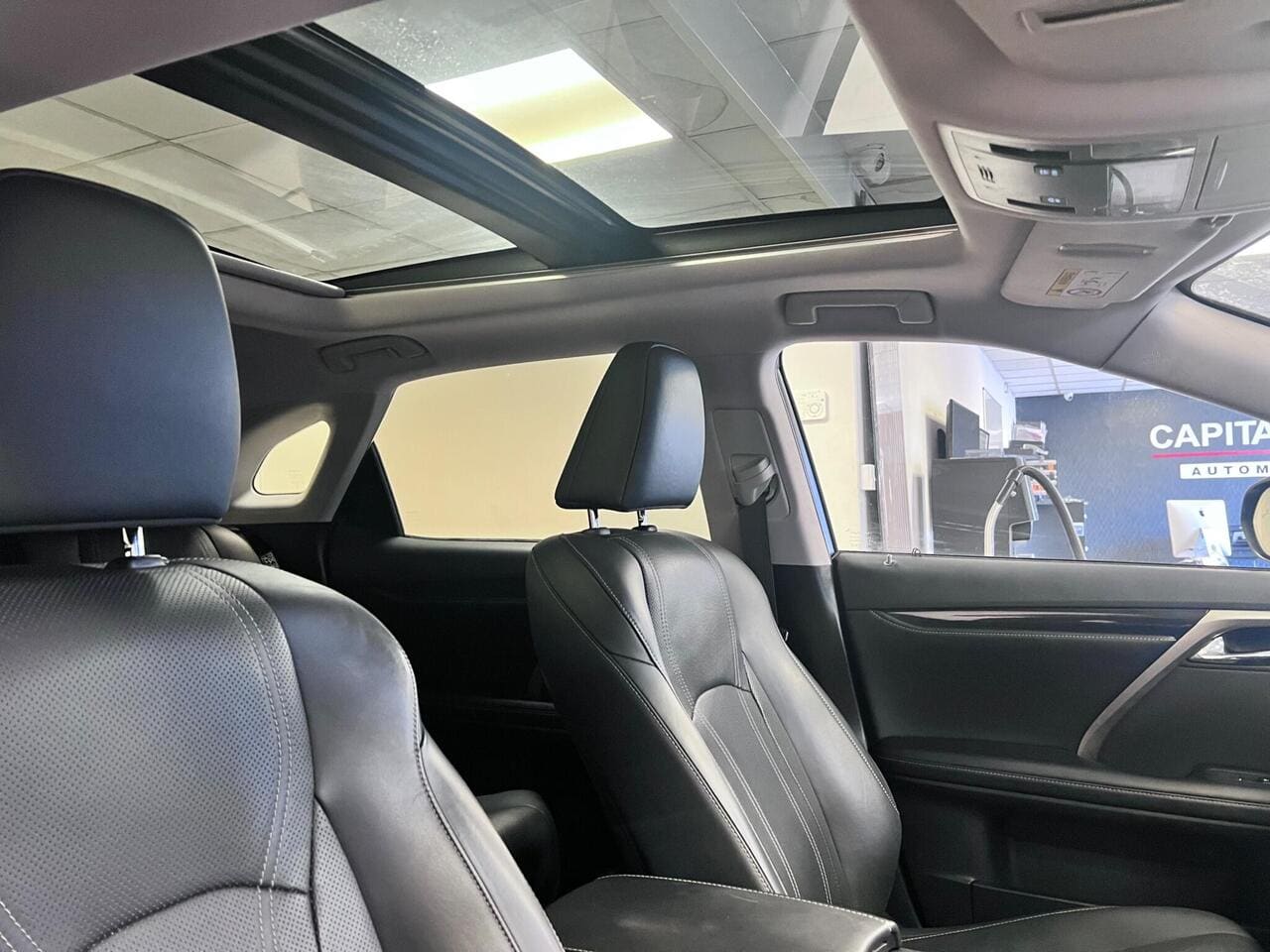 2020 Lexus RX (photo 31 of 45)