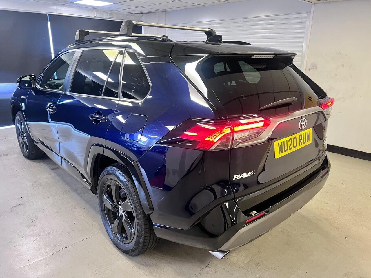 2020 Toyota RAV4, rear left (photo 9 of 49)