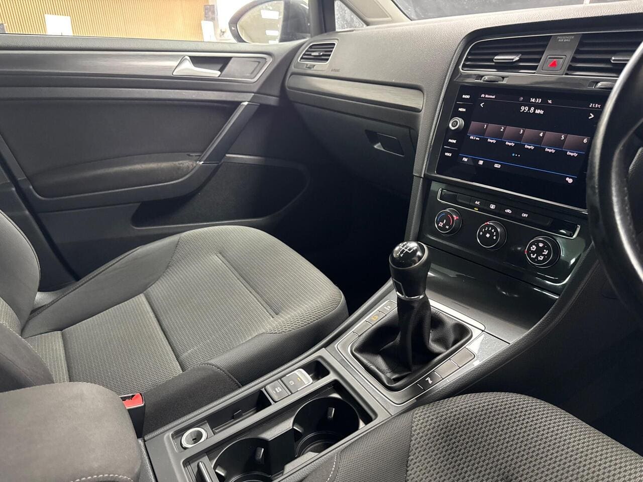 2019 Volkswagen Golf, interior front (photo 16 of 30)