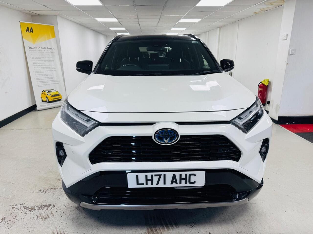 2022 Toyota RAV4, front (photo 2 of 36)
