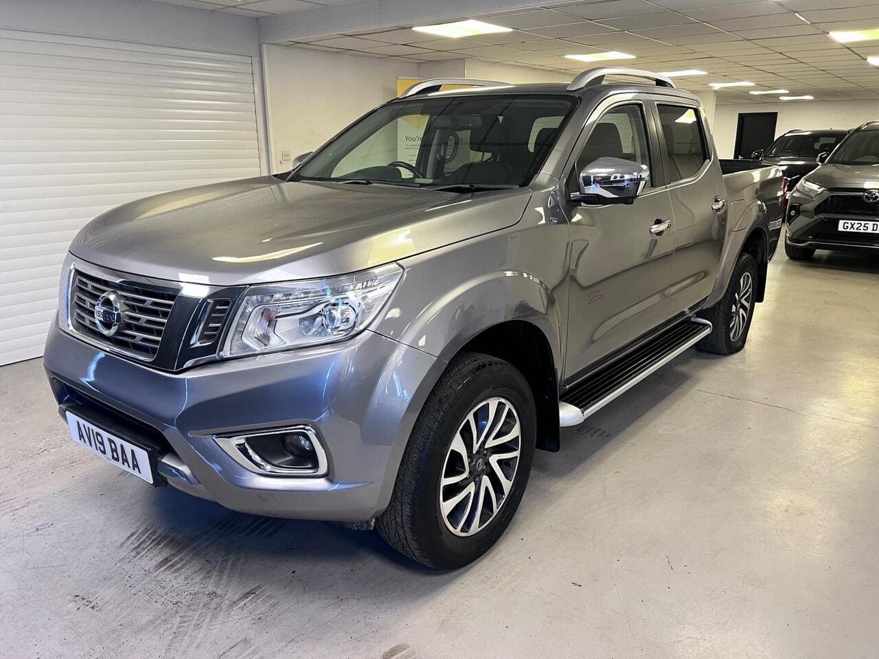 2019 Nissan Navara, front left (photo 1 of 33)