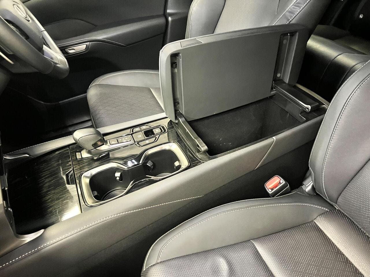2024 Lexus RX, seat front passenger (photo 29 of 57)