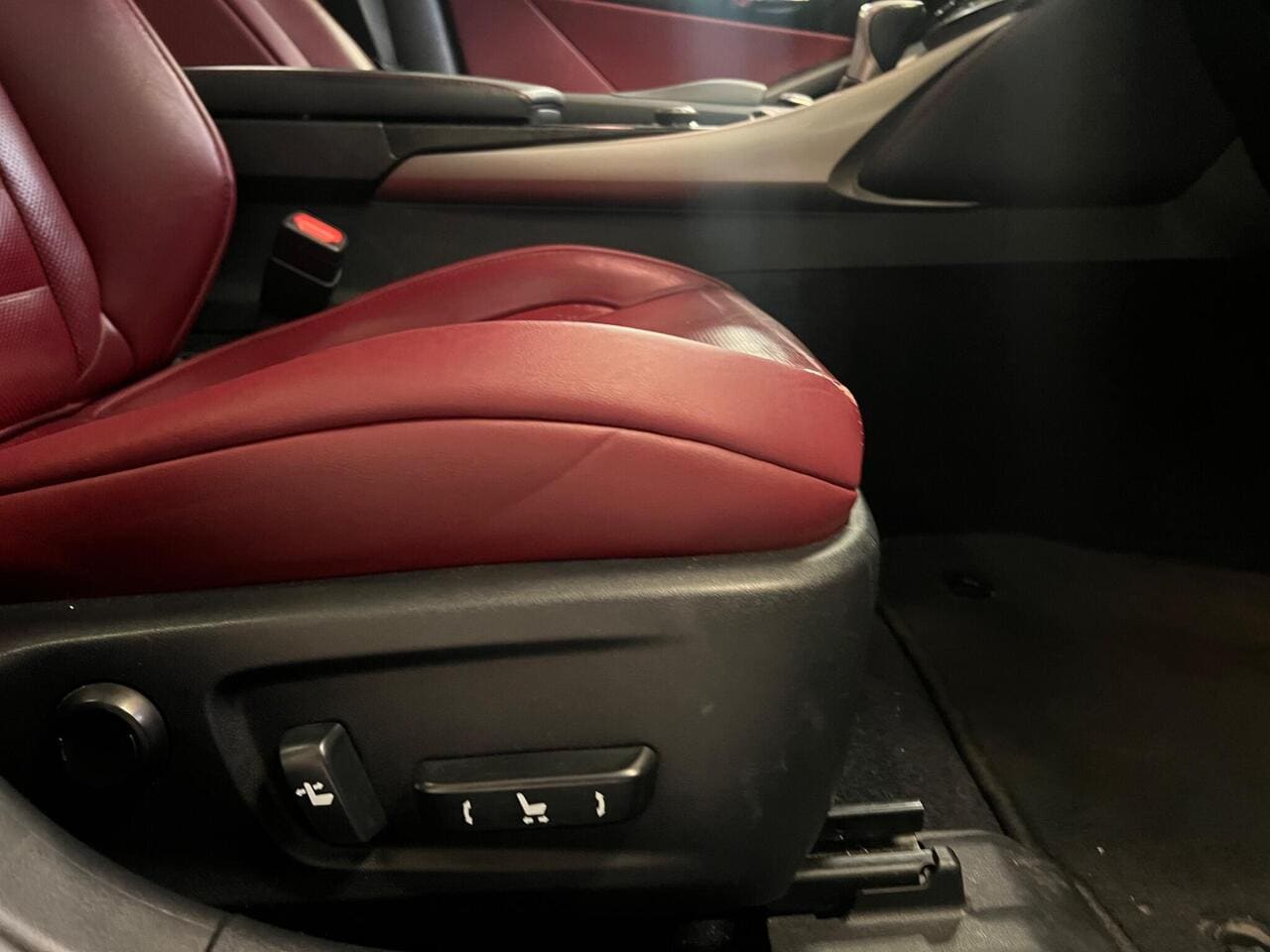 2013 Lexus IS, seat front passenger (photo 15 of 34)