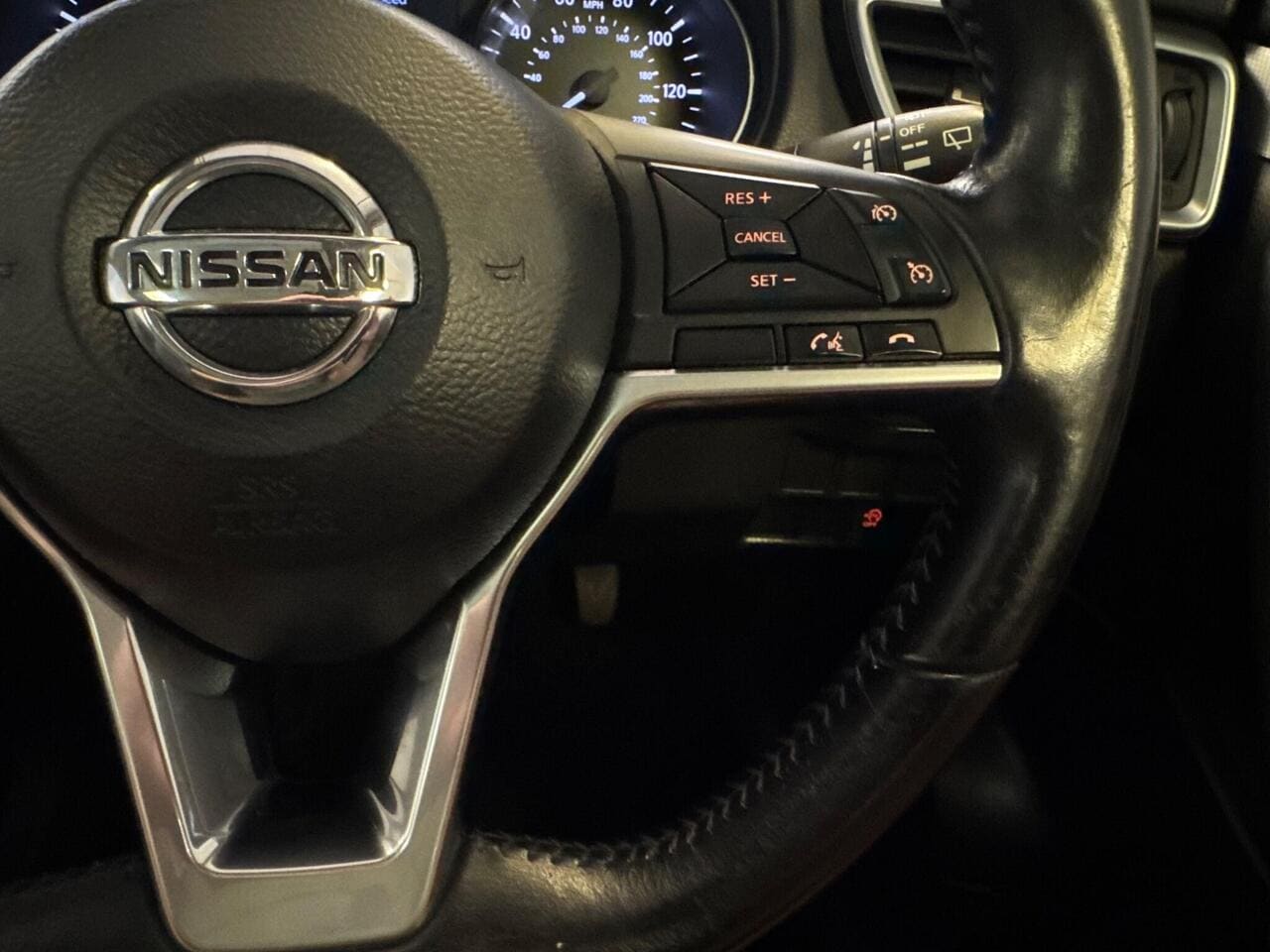2017 Nissan Qashqai, steering wheel (photo 26 of 36)