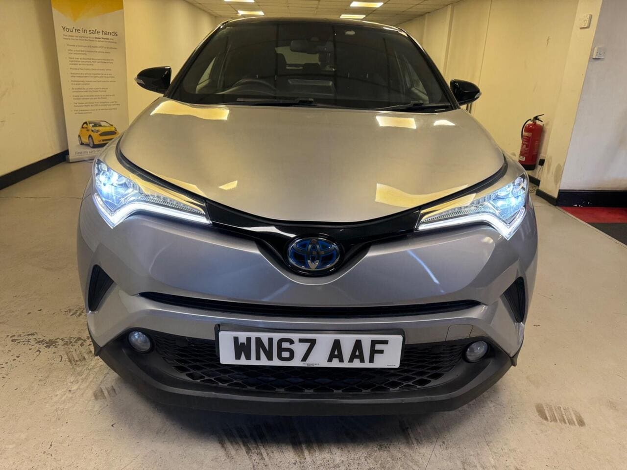 2017 Toyota C-HR, front (photo 29 of 31)