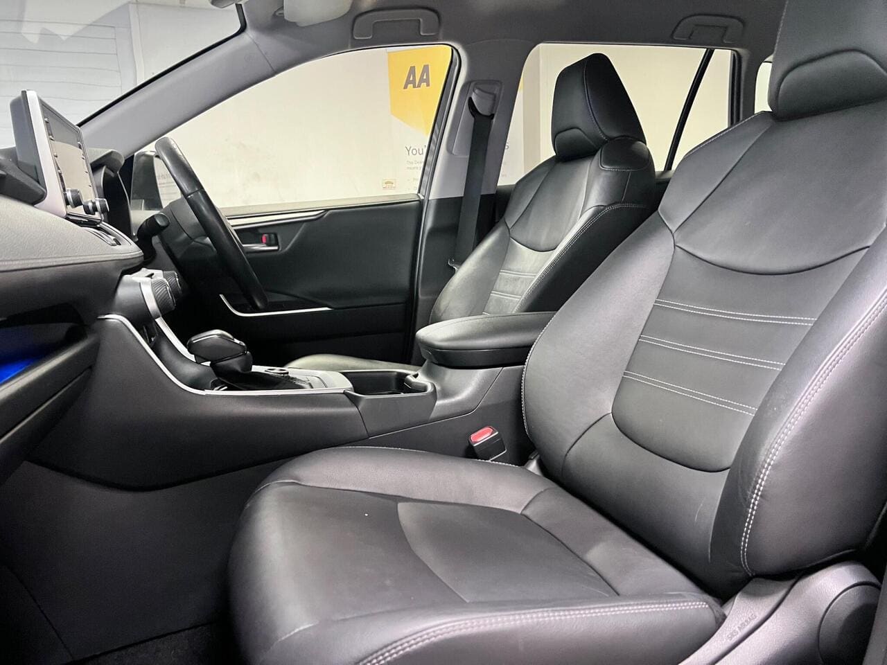 2019 Toyota RAV4, seat front passenger (photo 25 of 37)