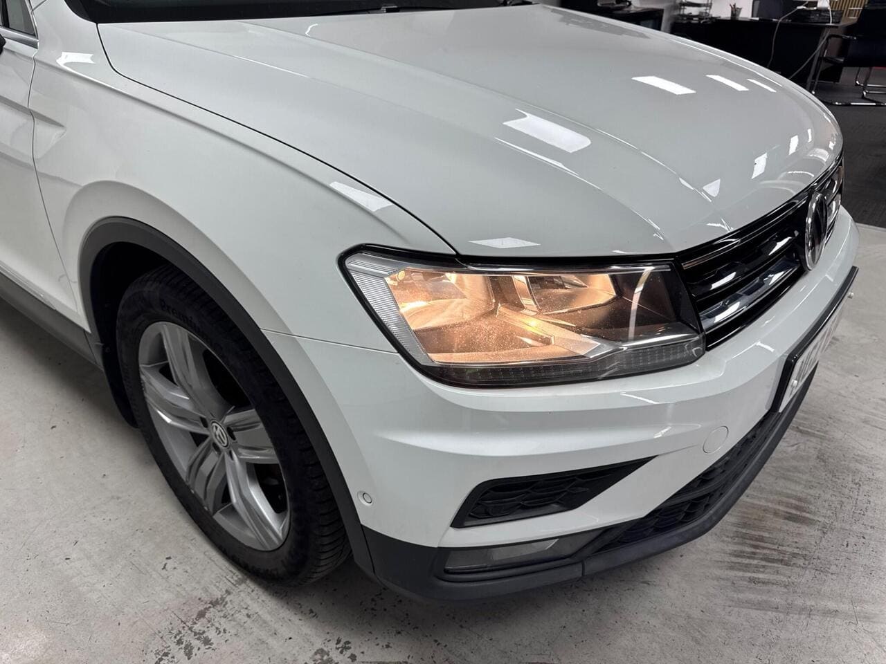 2019 Volkswagen Tiguan, lights front (photo 24 of 28)