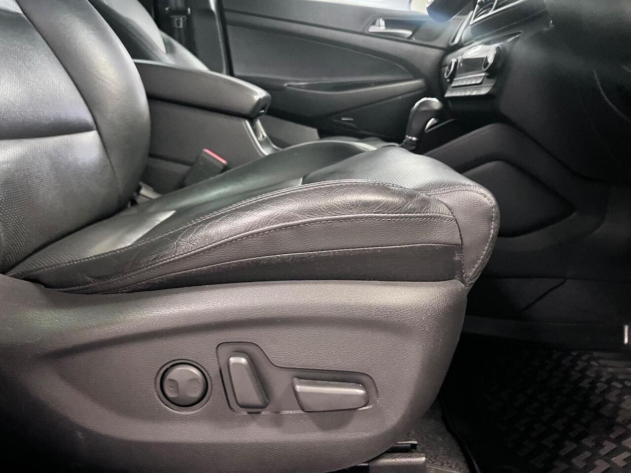 2020 Hyundai TUCSON (photo 11 of 40)