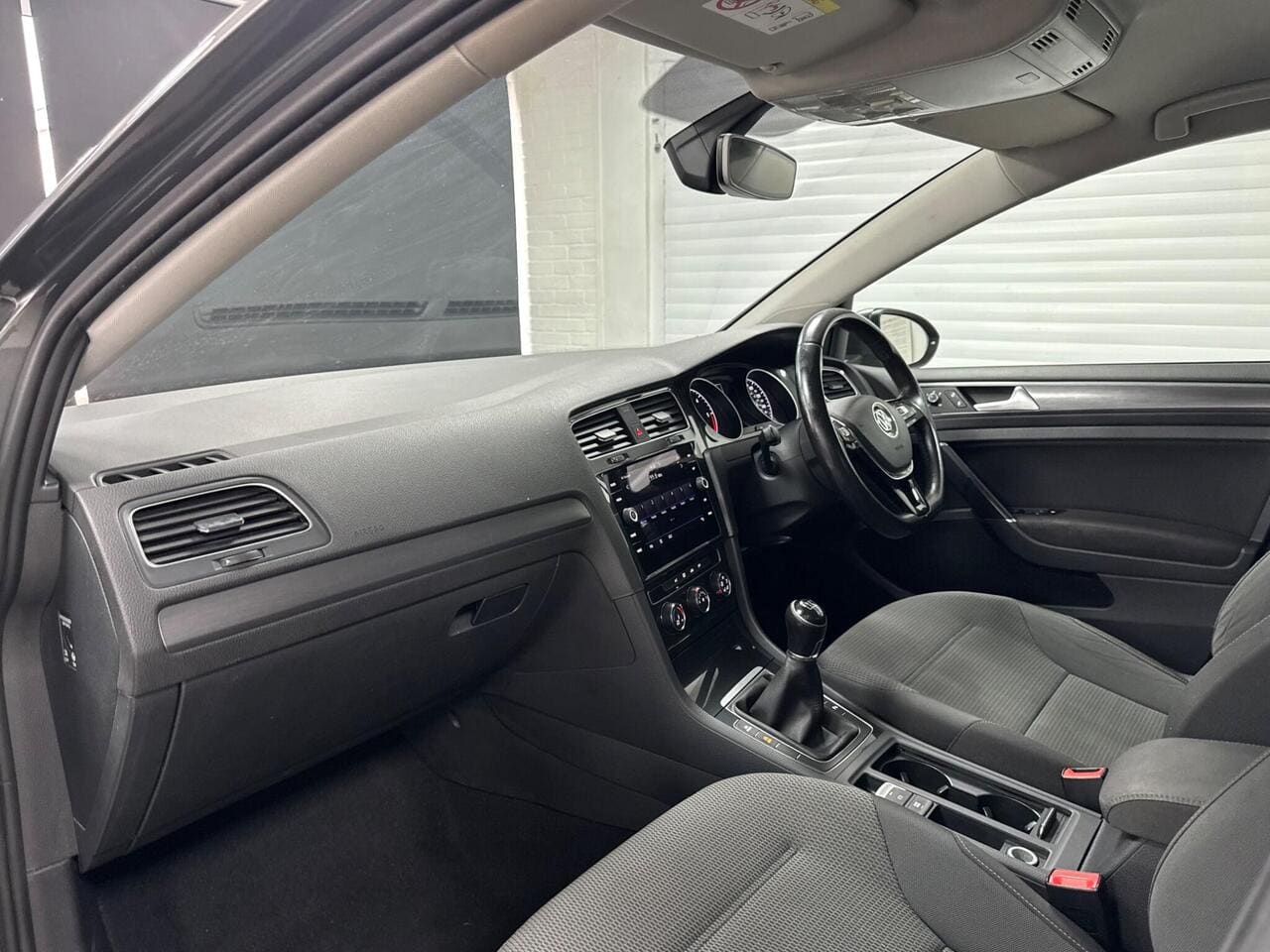 2019 Volkswagen Golf, interior front (photo 24 of 30)