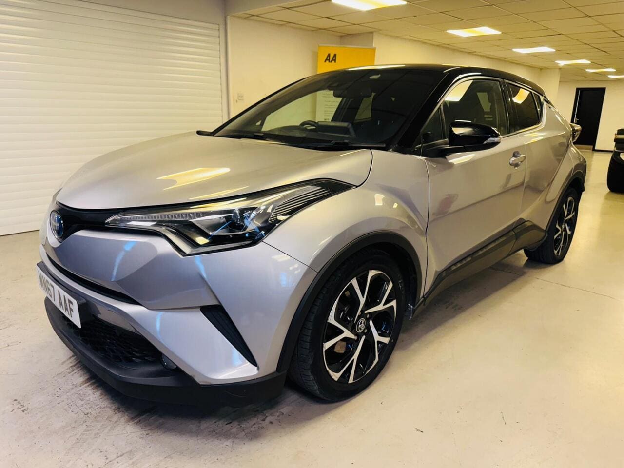 2017 Toyota C-HR, front left (photo 1 of 31)
