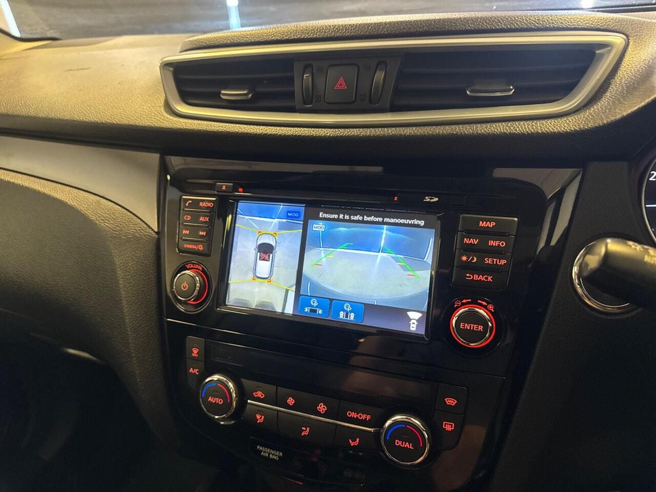 2017 Nissan Qashqai, infotainment system (photo 29 of 36)