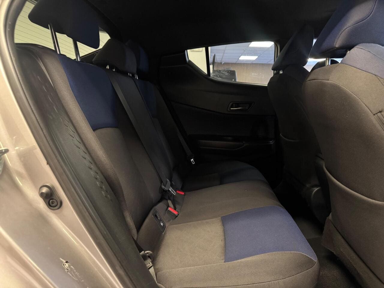 2017 Toyota C-HR, seats rear (photo 8 of 31)