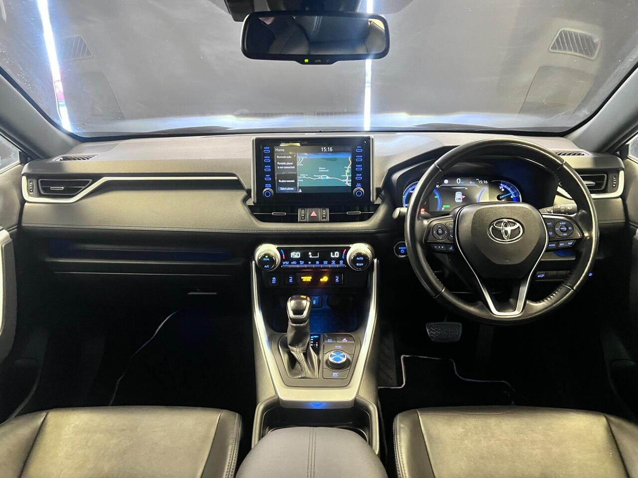 2020 Toyota RAV4, interior front (photo 38 of 49)