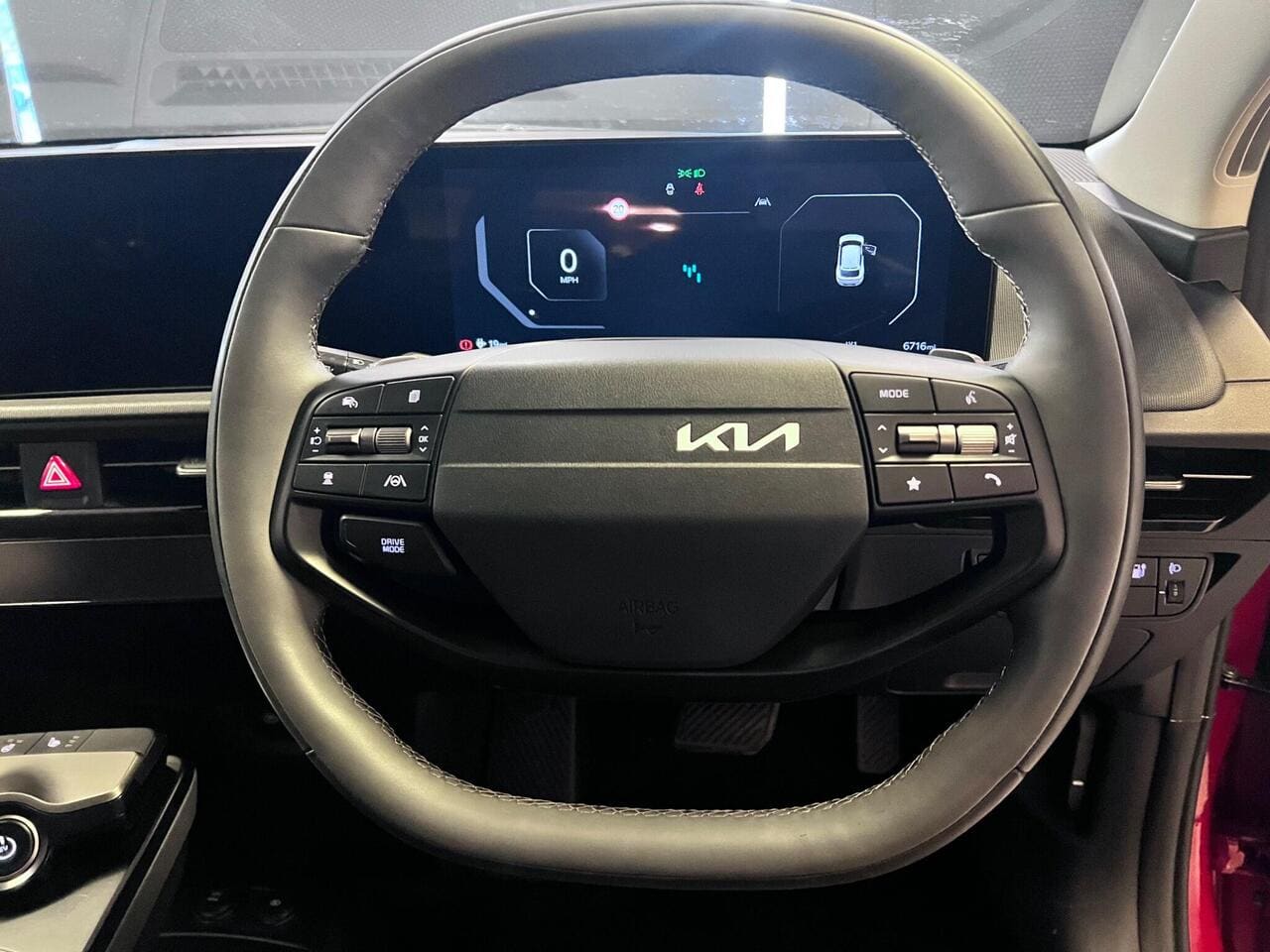 2025 Kia EV6, steering wheel (photo 23 of 37)