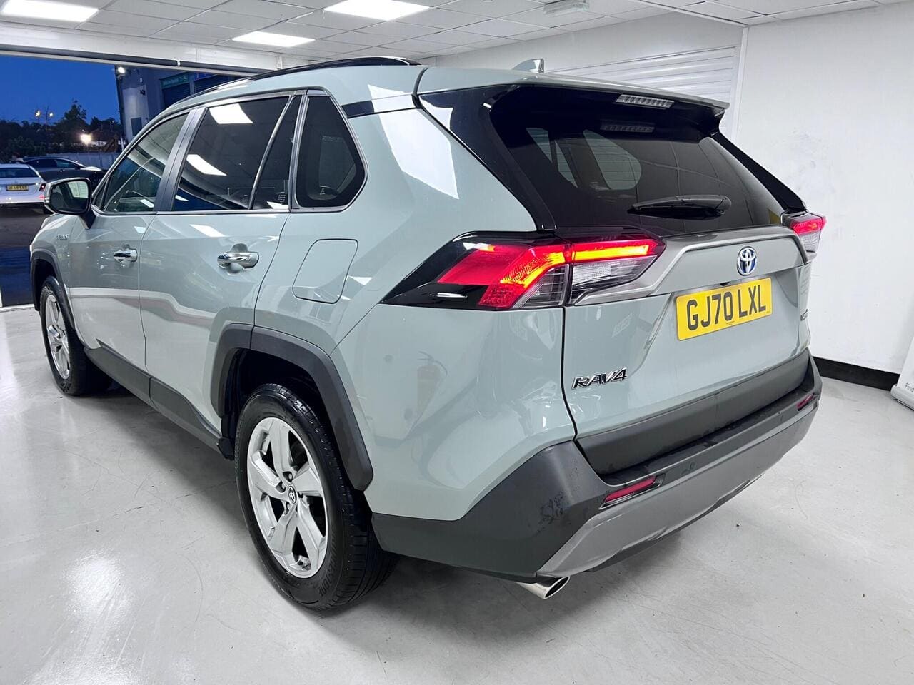 2020 Toyota RAV4, rear left (photo 6 of 36)