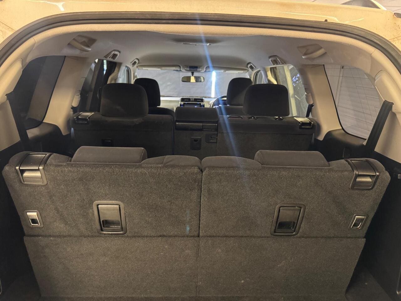 2019 Toyota Land Cruiser, boot (photo 37 of 39)