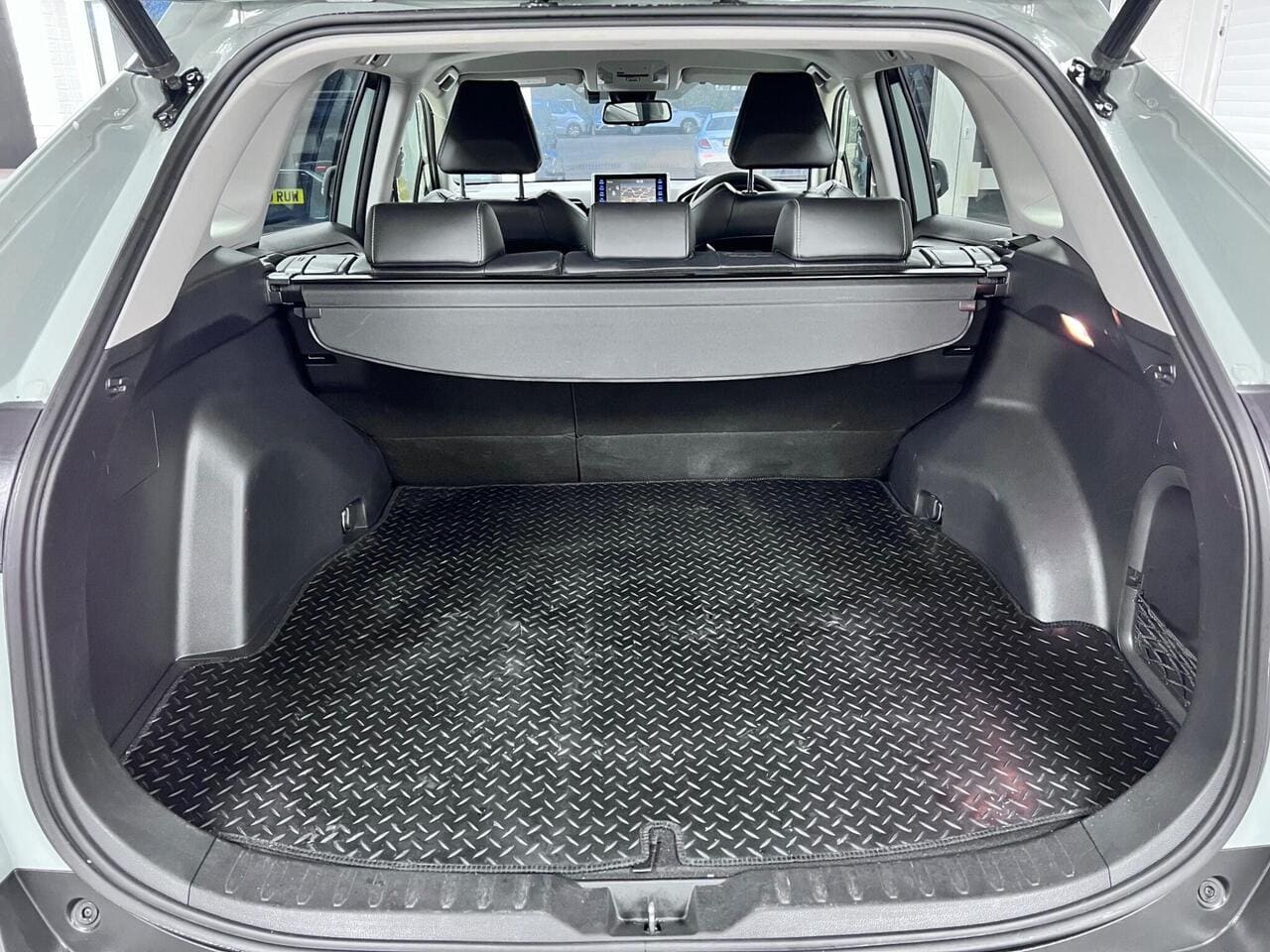 2020 Toyota RAV4, boot (photo 29 of 36)