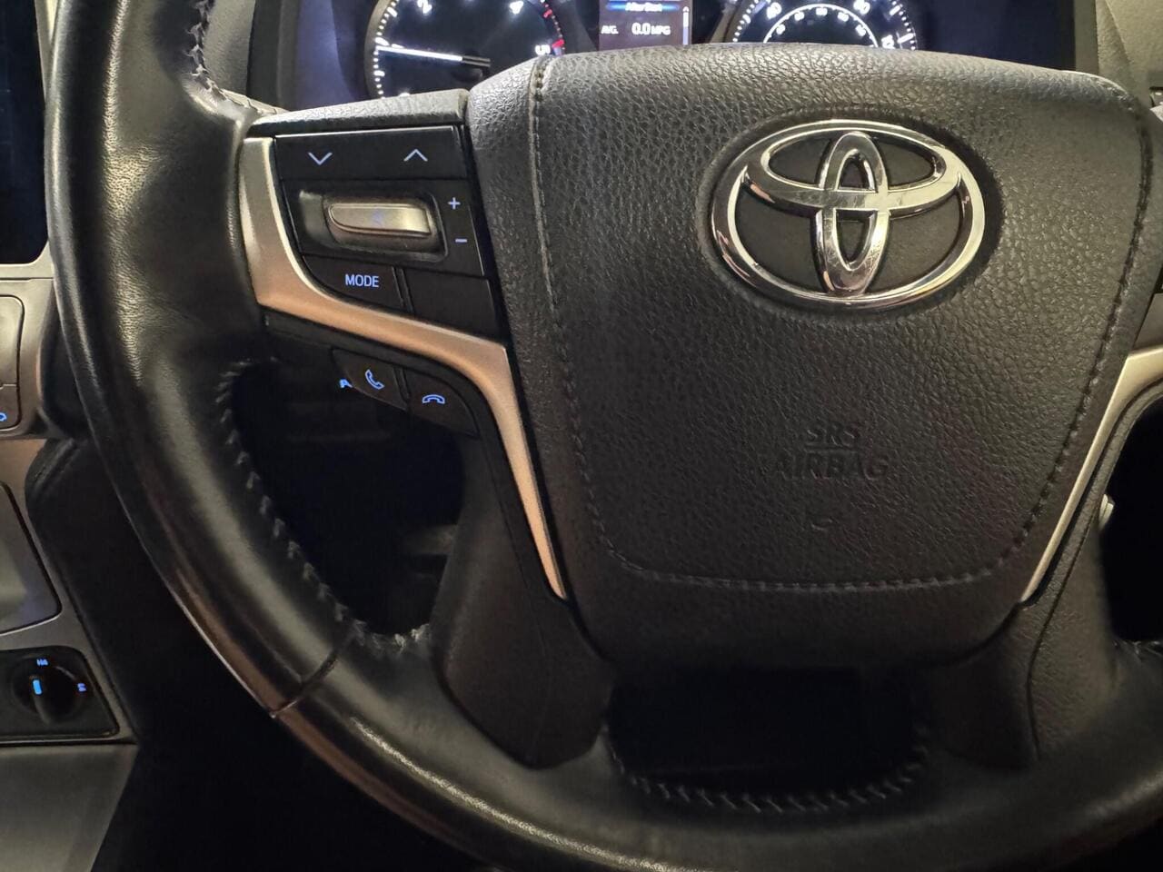 2019 Toyota Land Cruiser (photo 22 of 39)