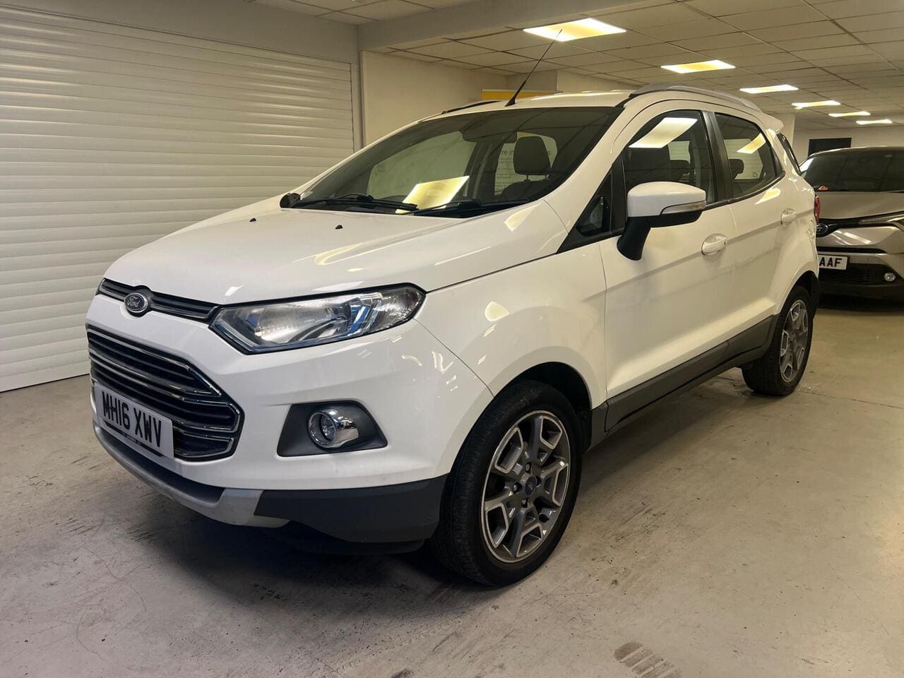 2016 Ford EcoSport, front left (photo 1 of 26)