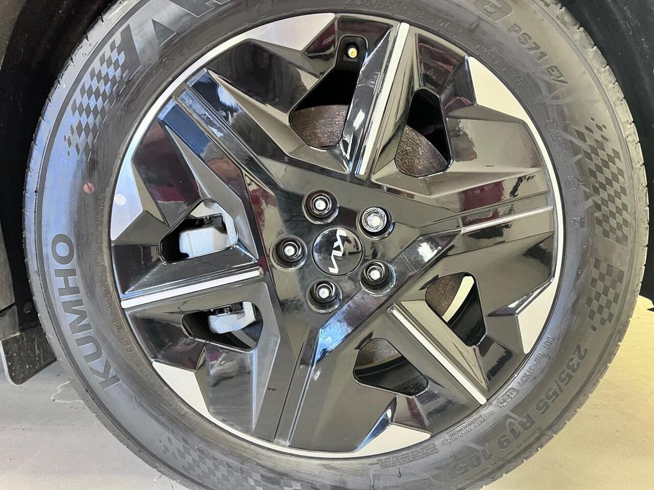 2025 Kia EV6, wheel (photo 34 of 37)