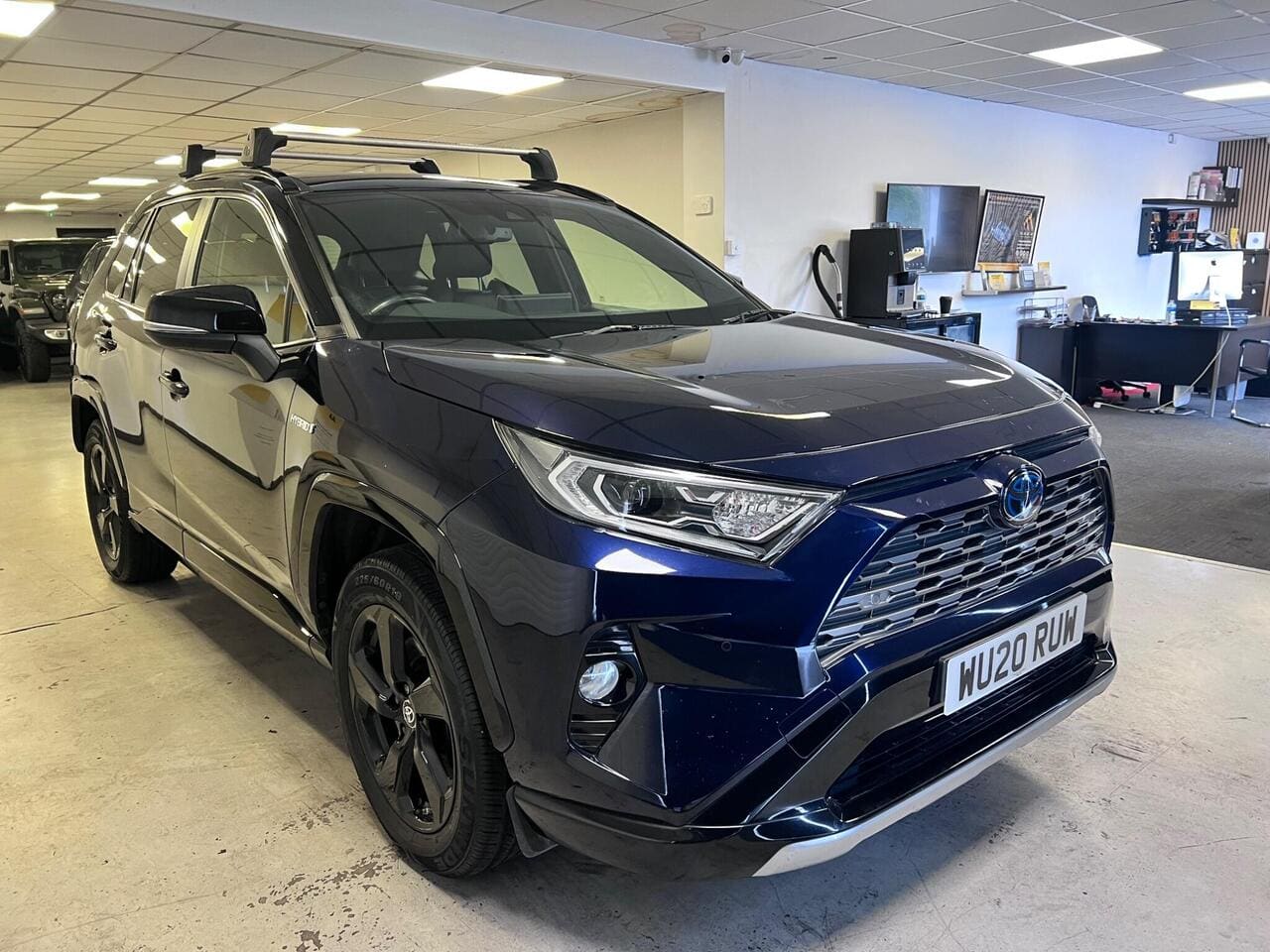 2020 Toyota RAV4, front right (photo 3 of 49)