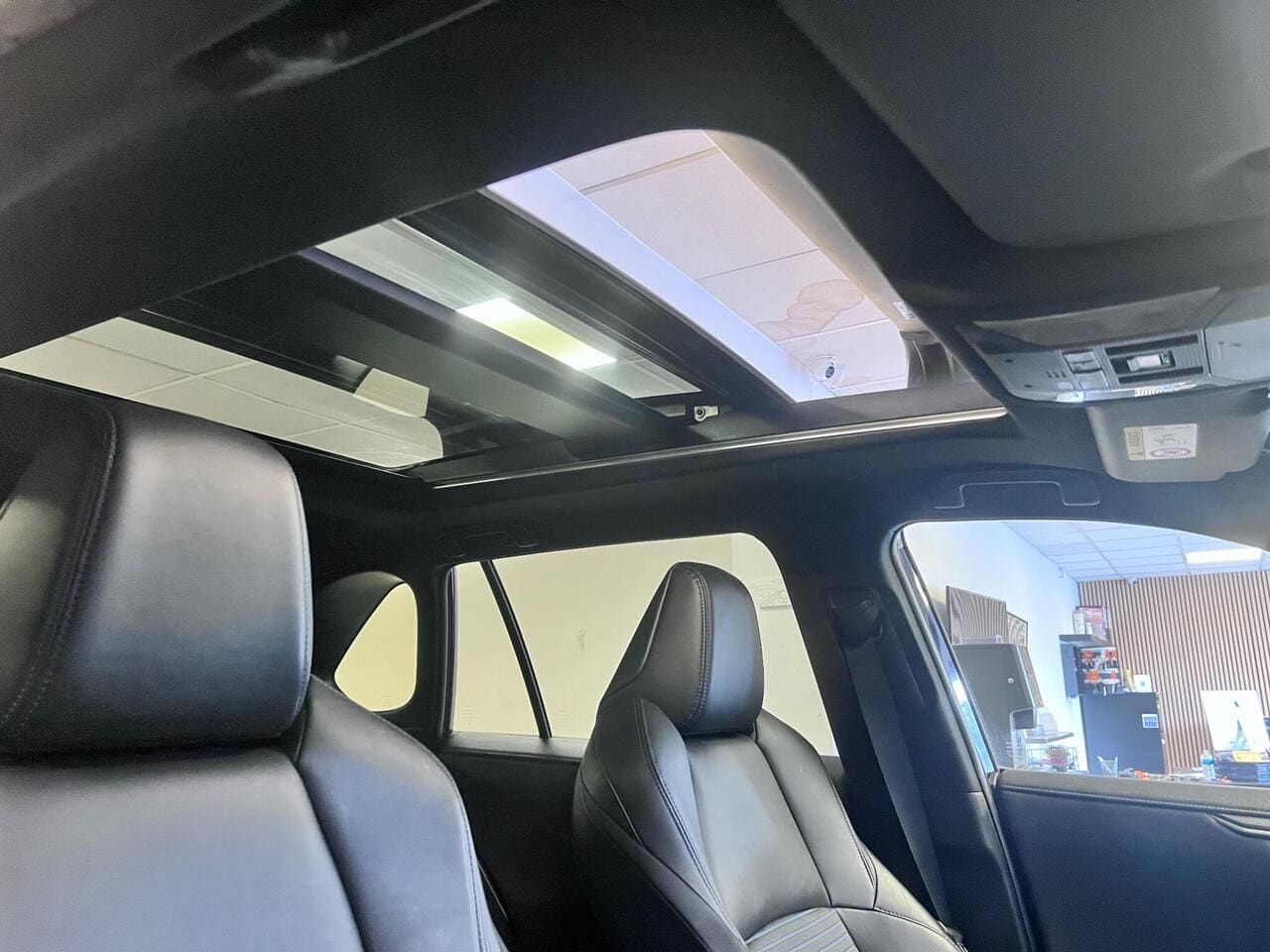 2020 Toyota RAV4, roof (photo 46 of 49)