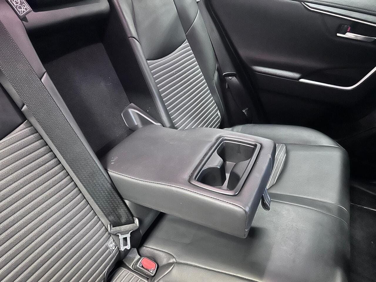 2021 Toyota RAV4 (photo 30 of 38)