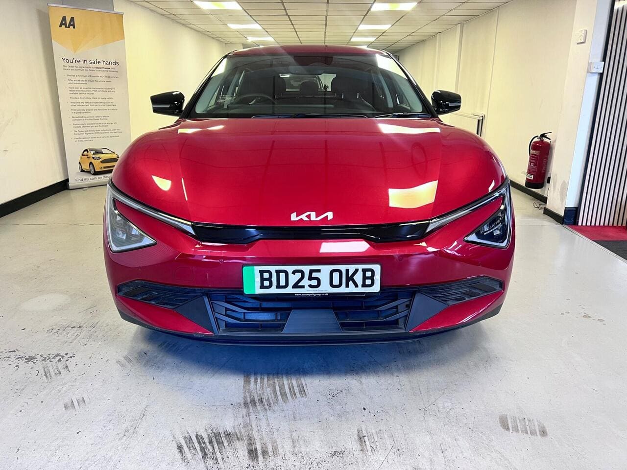 2025 Kia EV6, front (photo 2 of 37)