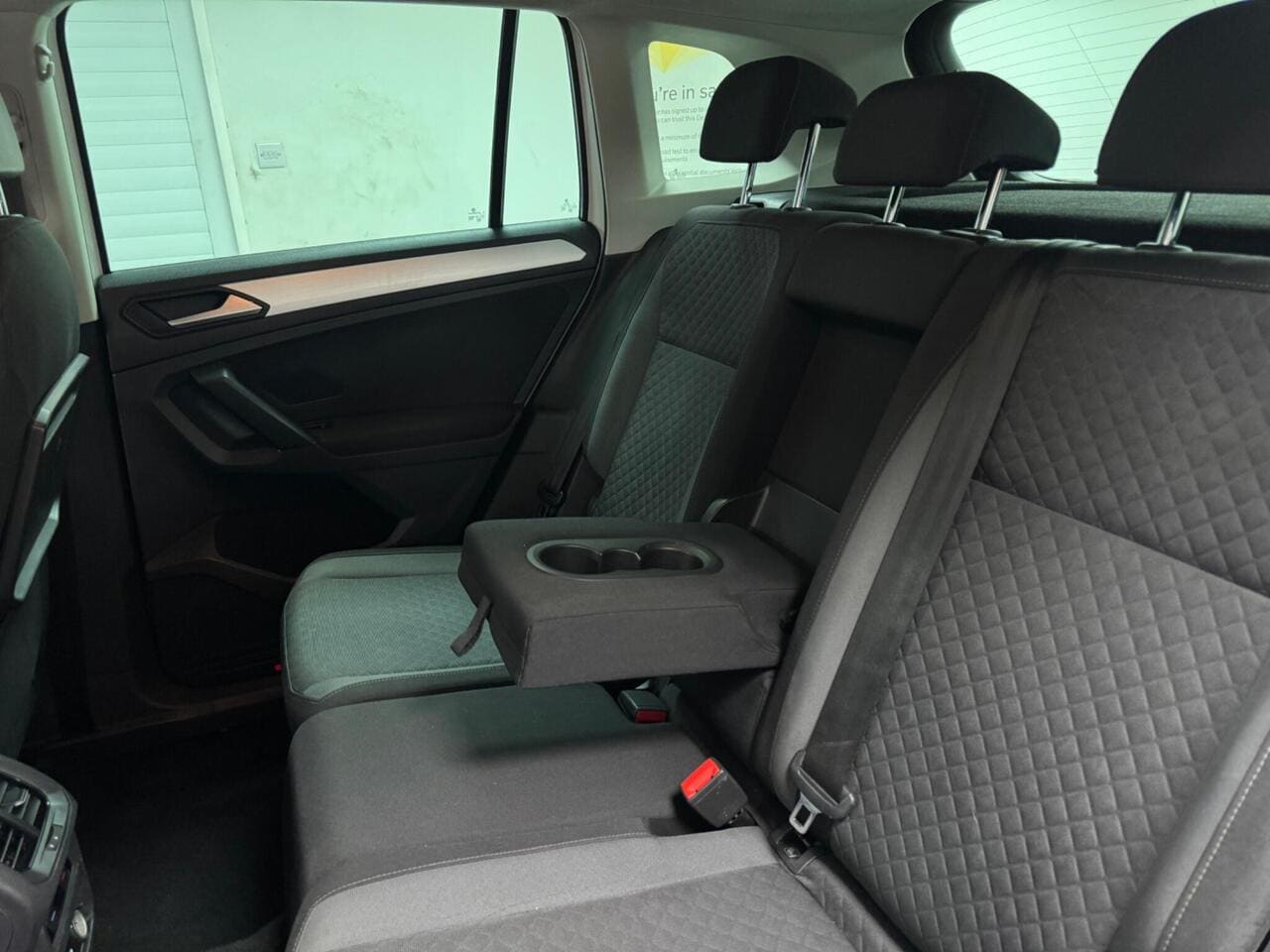2019 Volkswagen Tiguan, seats rear (photo 10 of 28)