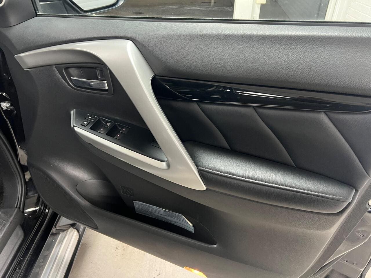 2020 Mitsubishi Shogun Sport, door interior (photo 27 of 44)