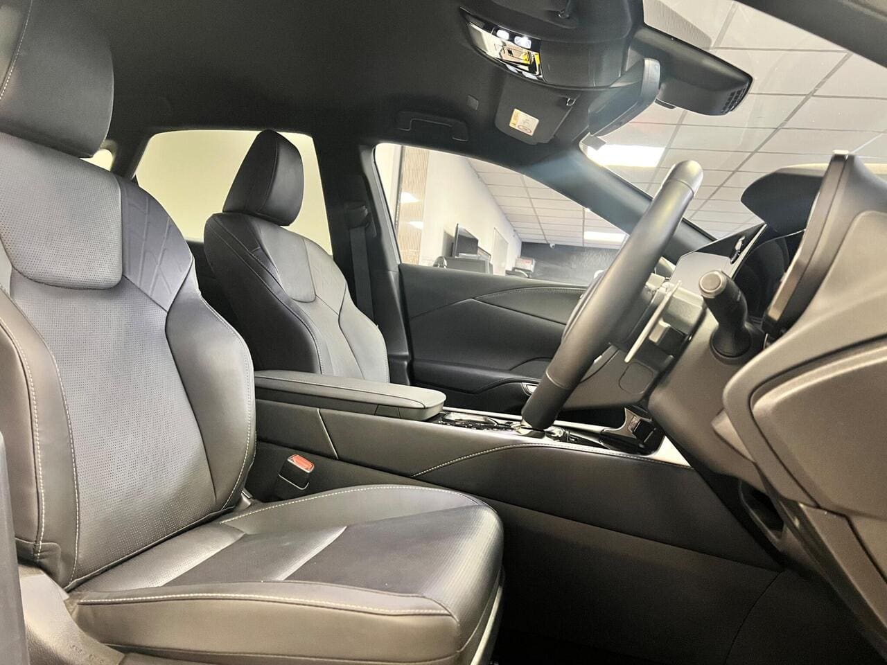 2024 Lexus RX, seat driver (photo 24 of 57)