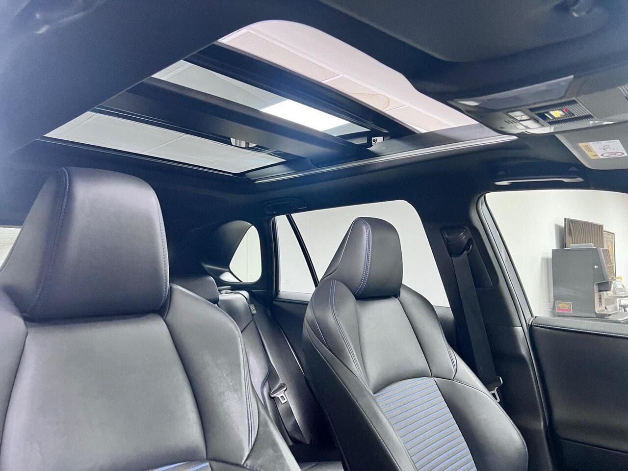 2020 Toyota RAV4, seat driver (photo 15 of 43)