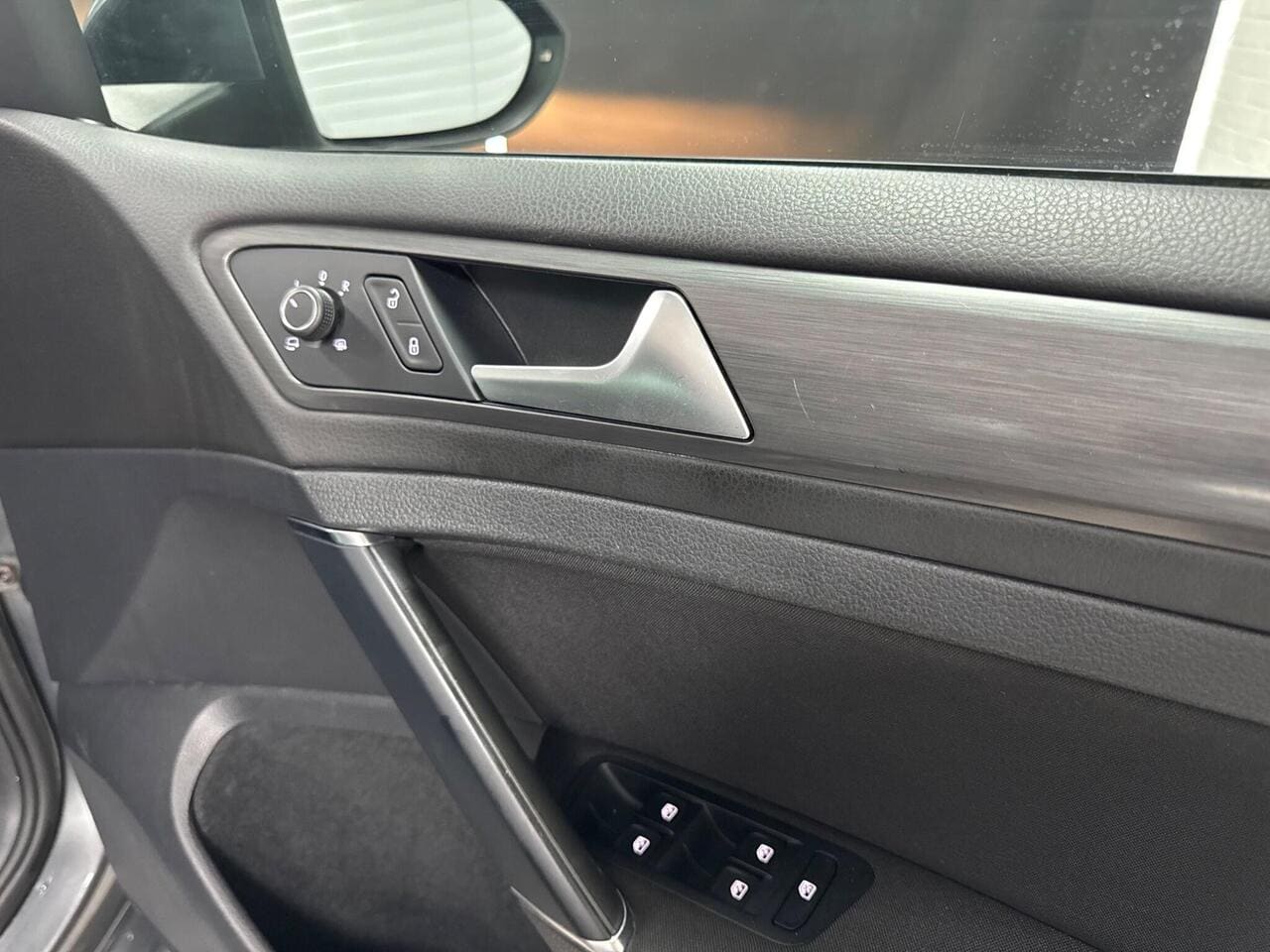 2019 Volkswagen Golf, misc controls (photo 15 of 30)