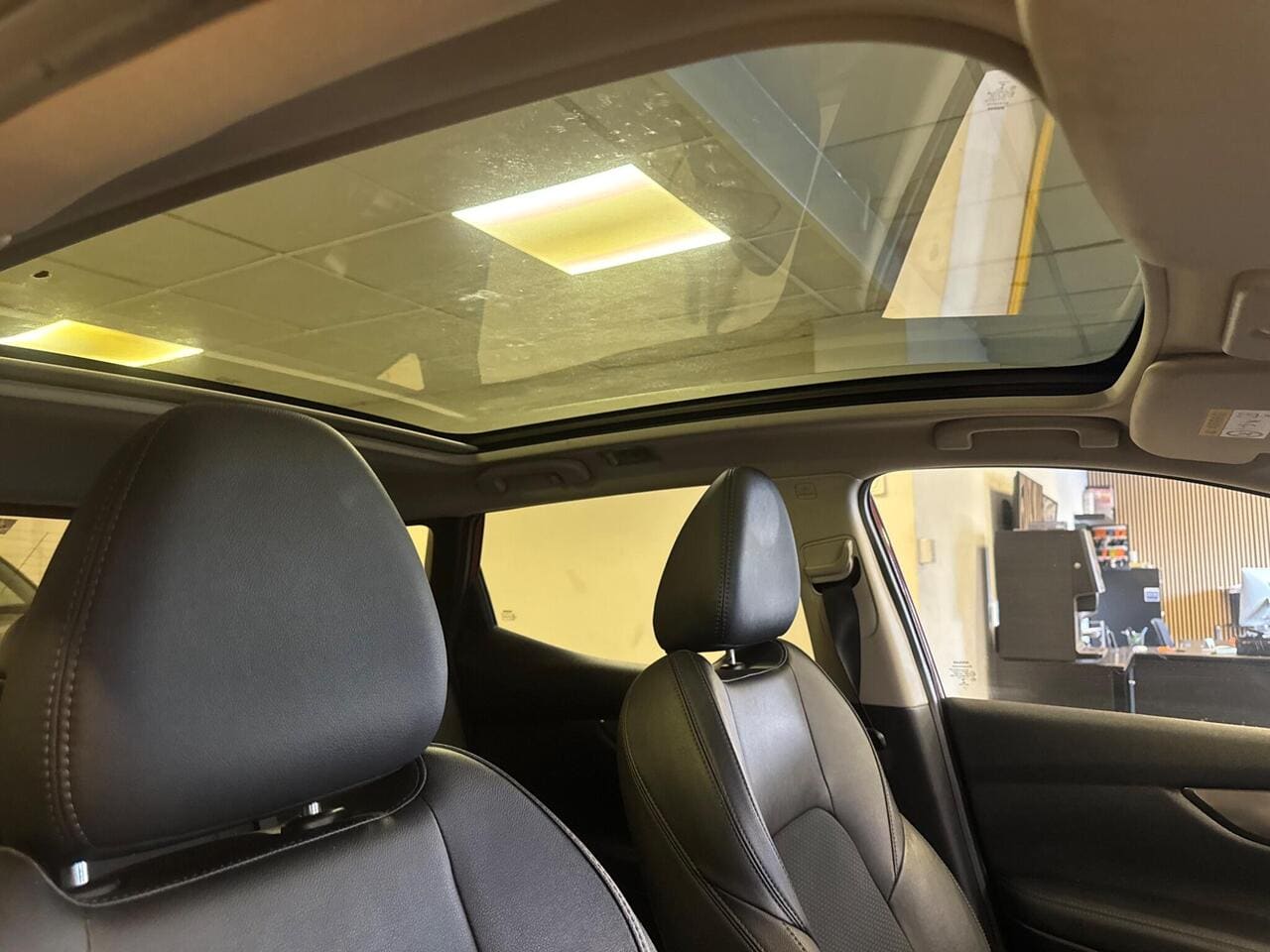 2017 Nissan Qashqai, roof (photo 9 of 36)