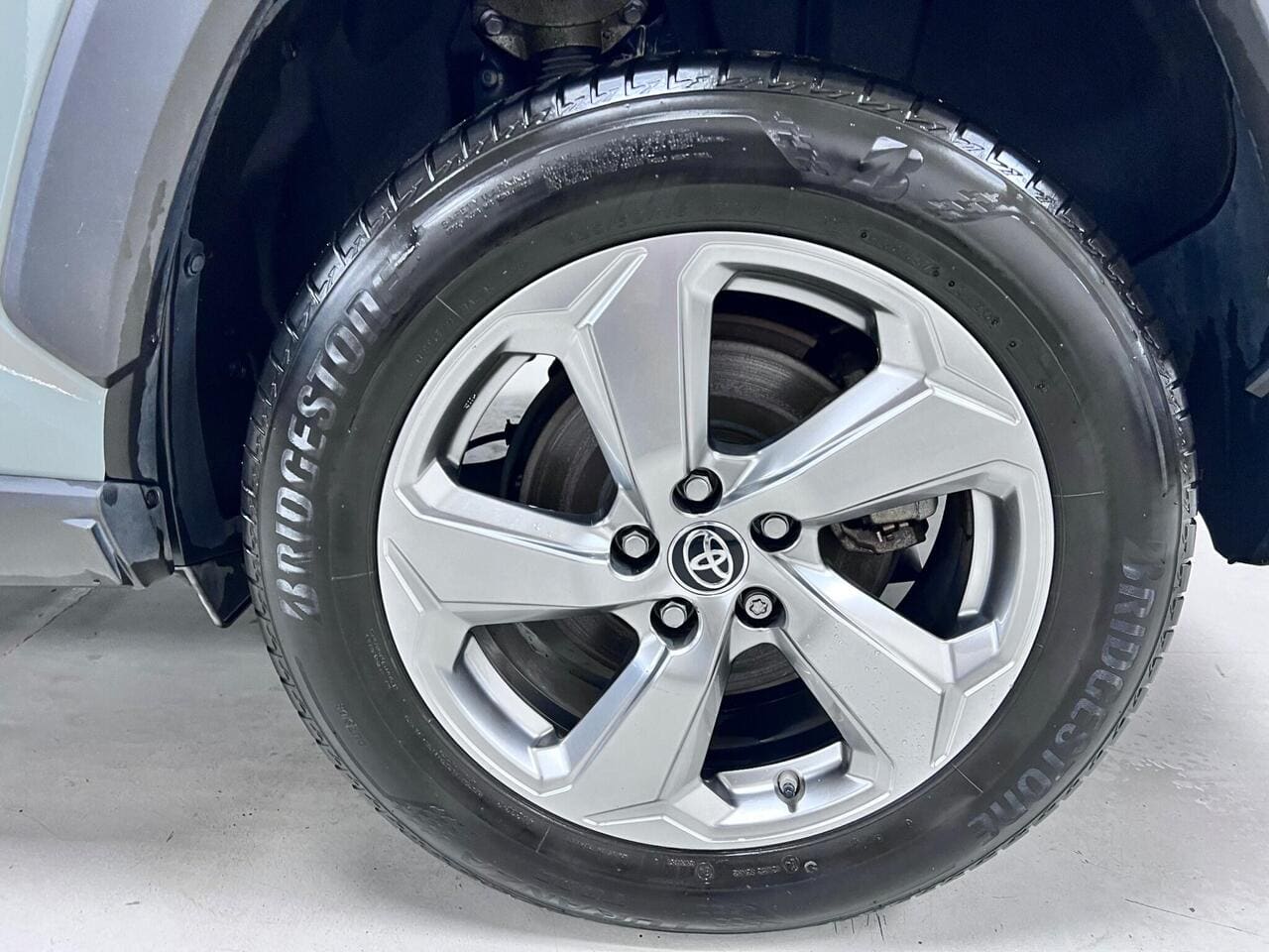 2020 Toyota RAV4, wheel (photo 35 of 36)