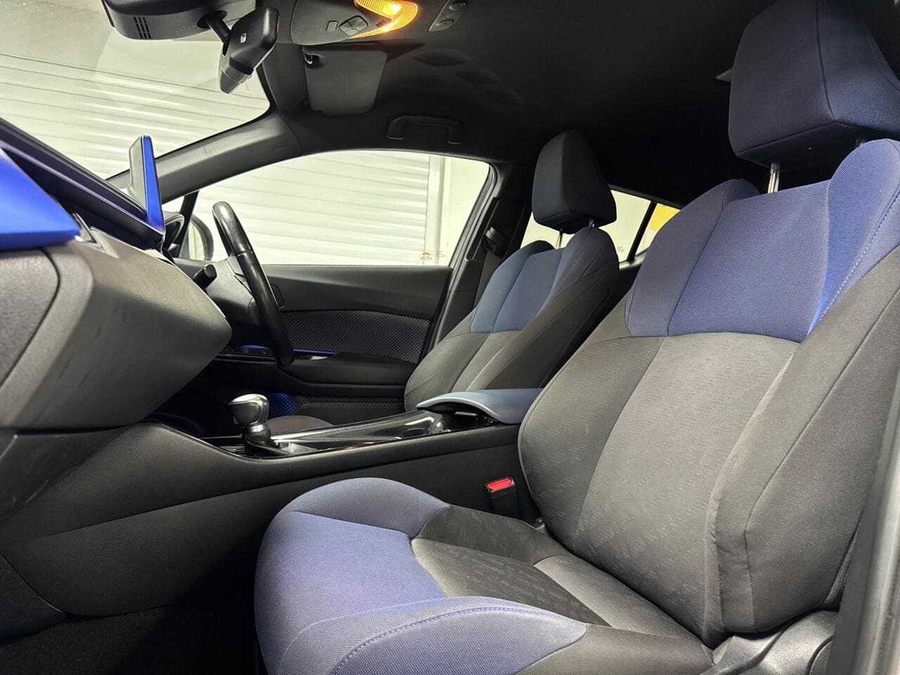 2017 Toyota C-HR, seat front passenger (photo 31 of 31)