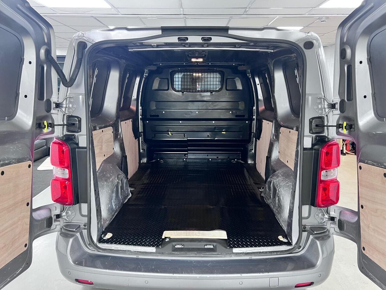 2023 Toyota ProAce, cargo space (photo 32 of 36)