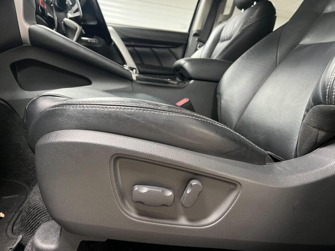 2020 Mitsubishi Shogun Sport, seat front passenger (photo 37 of 44)