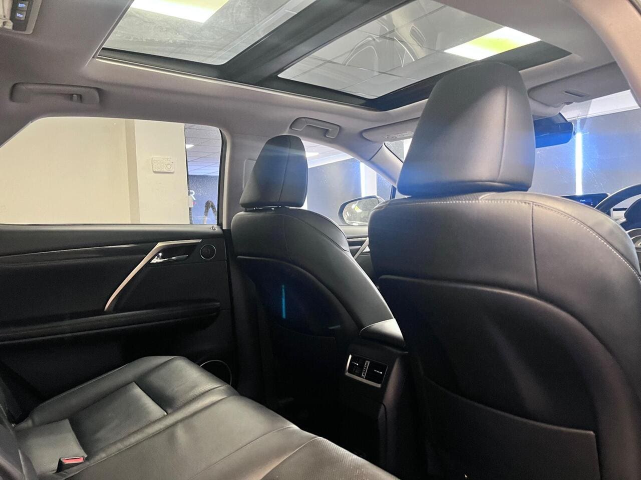 2020 Lexus RX, seats rear (photo 14 of 45)