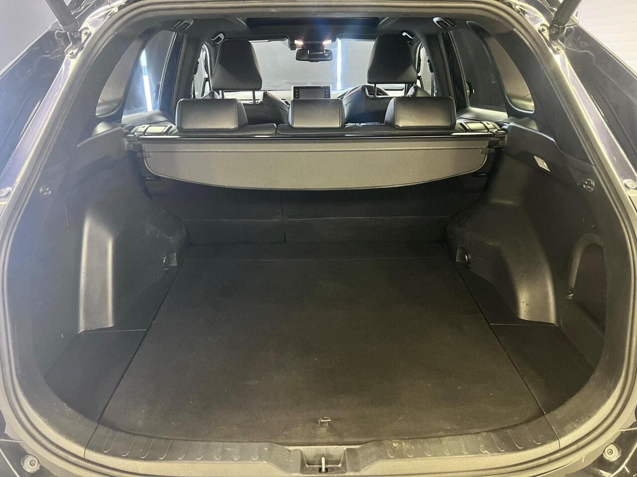 2020 Toyota RAV4, boot (photo 16 of 49)