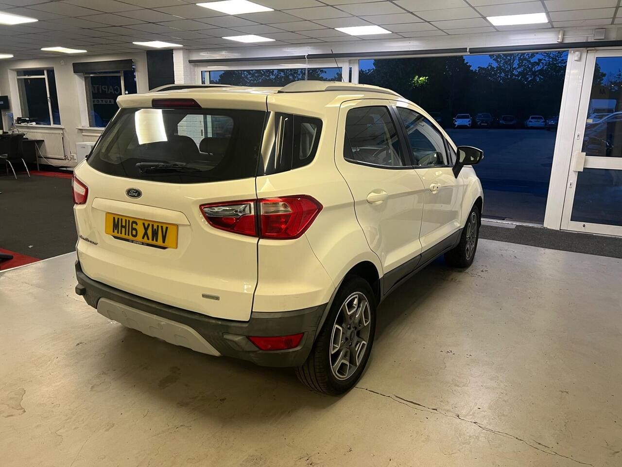 2016 Ford EcoSport, rear right (photo 4 of 26)