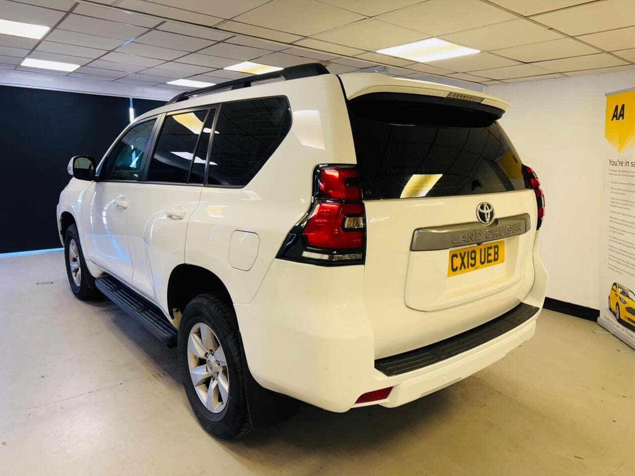 2019 Toyota Land Cruiser, rear left (photo 6 of 39)