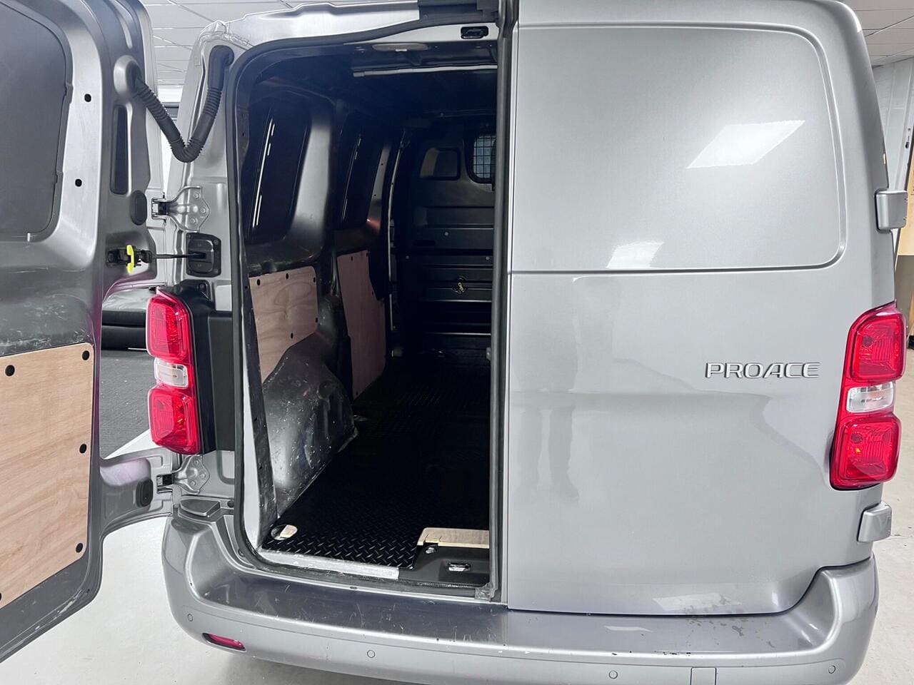 2023 Toyota ProAce, cargo space (photo 31 of 36)