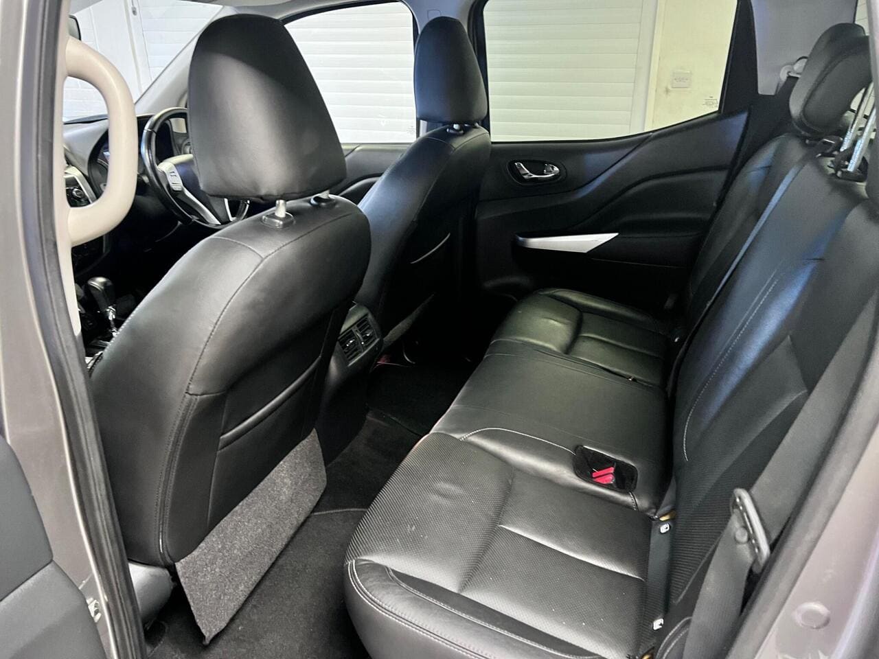 2019 Nissan Navara, seats rear (photo 16 of 33)