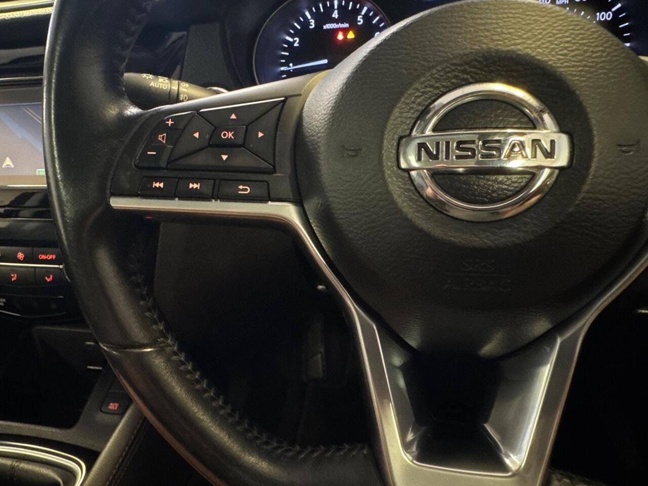 2017 Nissan Qashqai, steering wheel (photo 25 of 36)