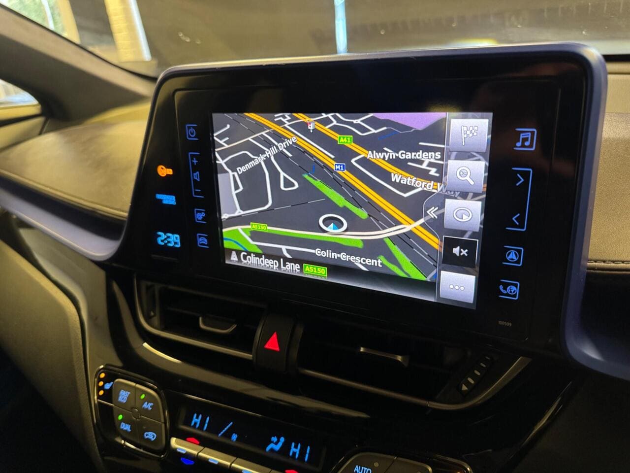 2017 Toyota C-HR, infotainment system (photo 16 of 31)