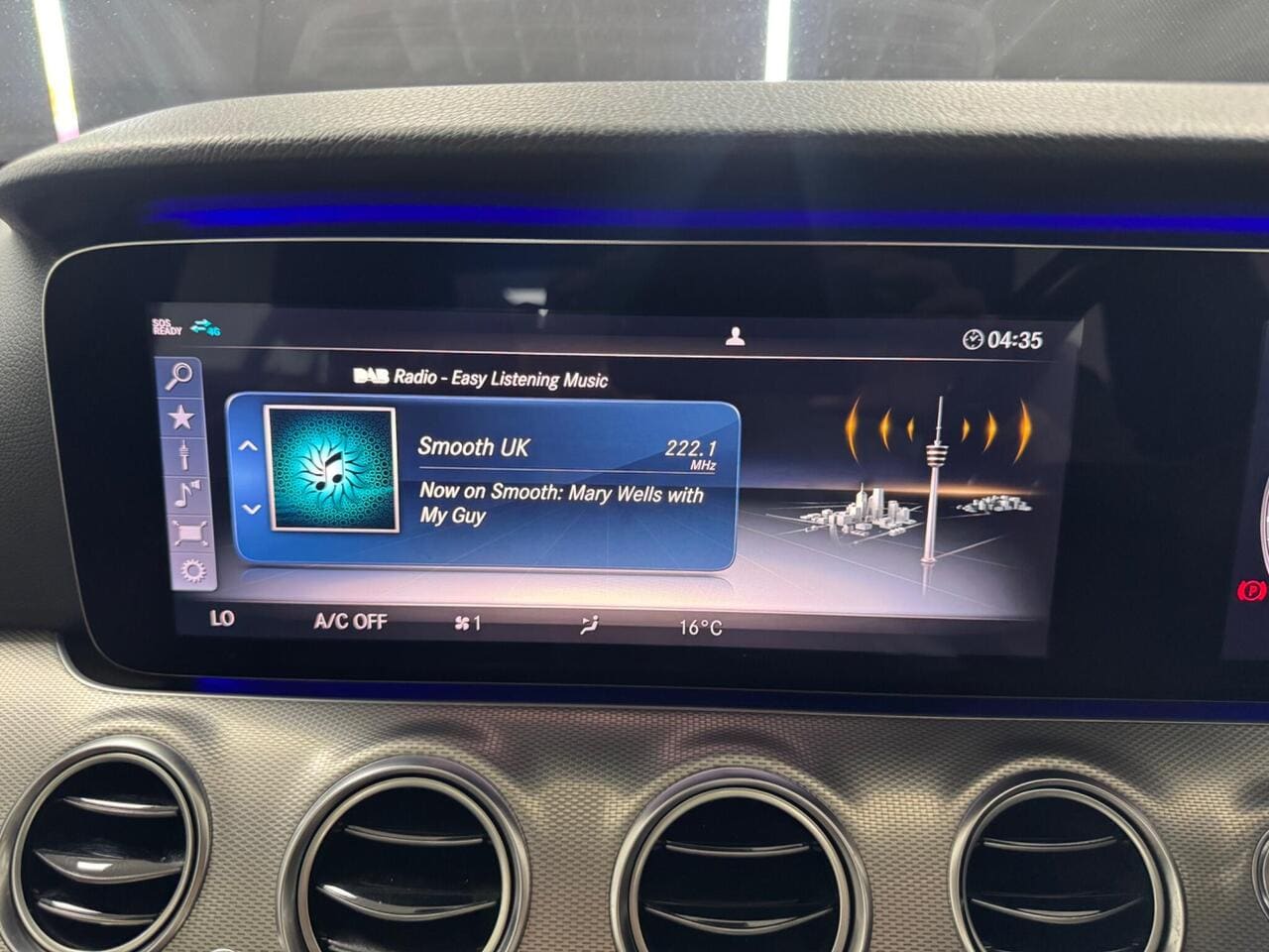 2018 Mercedes-Benz E Class, infotainment system (photo 32 of 36)