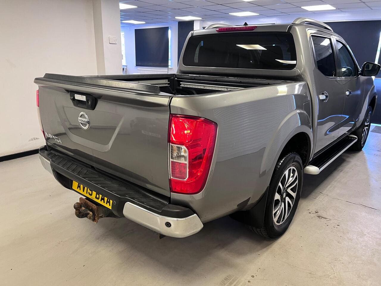 2019 Nissan Navara, rear right (photo 5 of 33)