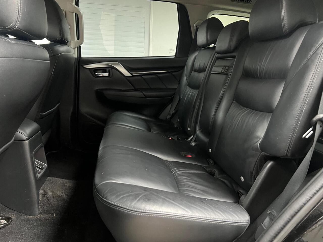 2020 Mitsubishi Shogun Sport, seats rear (photo 20 of 44)